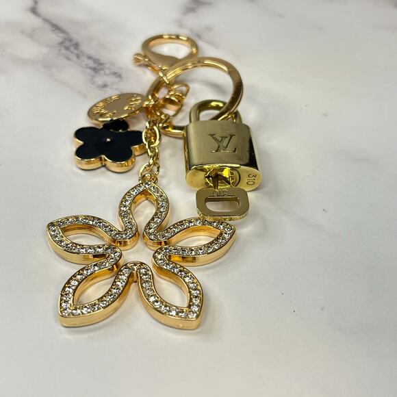 Authentic Louis Vuitton Gold Lock and Key Set #310 on a Flower Clover Keychain - Picture 1 of 4